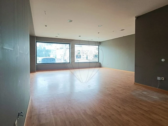 Loja para Arrendamento em Vagos e Santo António Foto 8