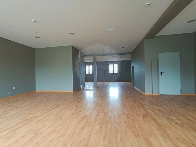 Loja para Arrendamento em Vagos e Santo António Foto 11