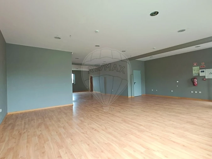 Loja para Arrendamento em Vagos e Santo António Foto 10