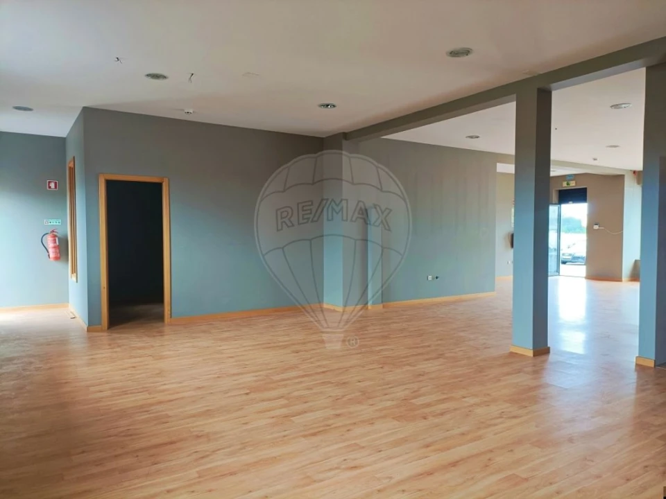 Loja para Arrendamento em Vagos e Santo António Foto 4