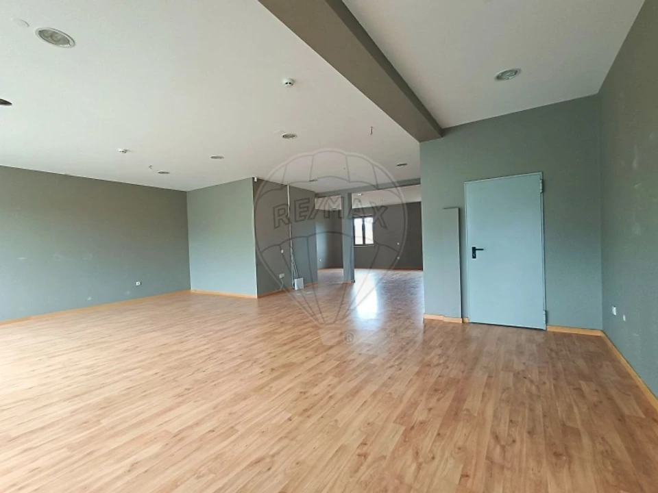 Loja para Arrendamento em Vagos e Santo António Foto 12