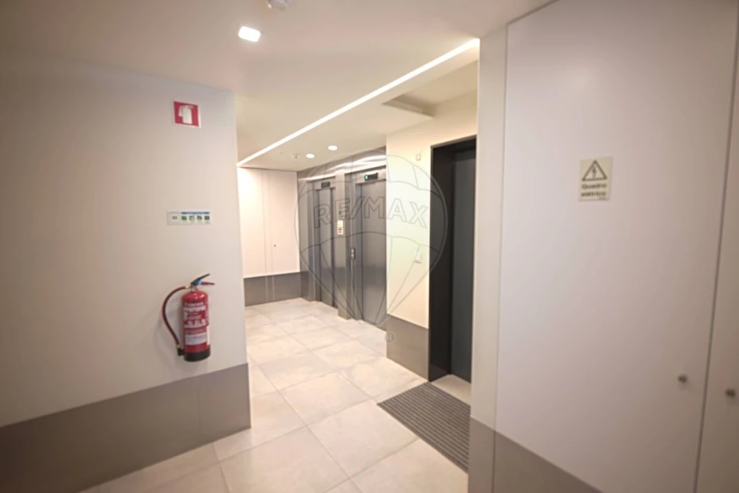 Apartamento T3 para Venda em Carcavelos e Parede Foto 20