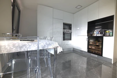 Apartamento T3 para Venda em Carcavelos e Parede