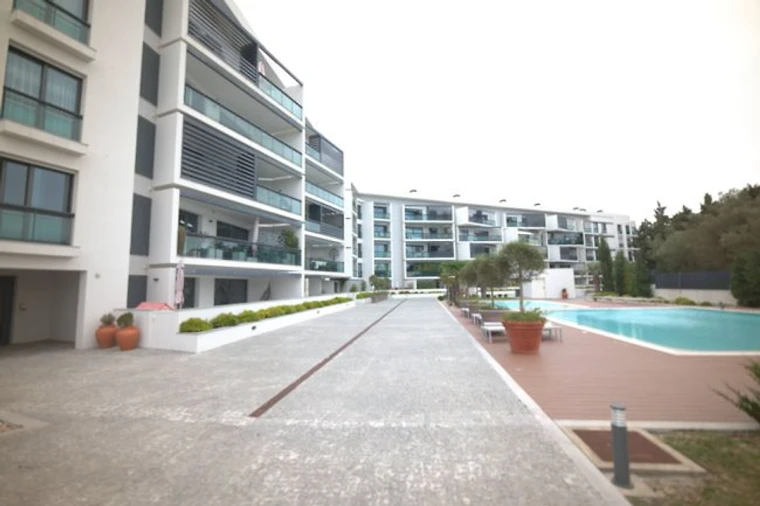 Apartamento T3 para Venda em Carcavelos e Parede Foto 37
