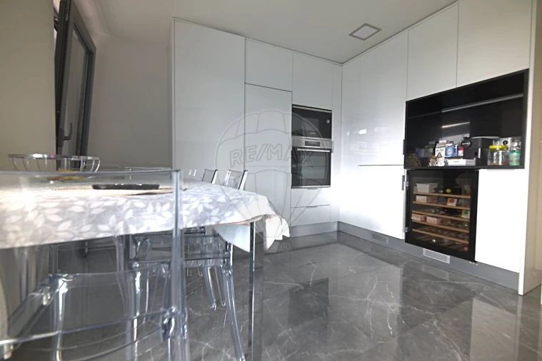 Apartamento T3 para Venda em Carcavelos e Parede Foto 5