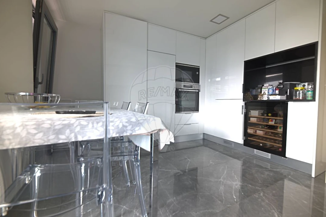 Apartamento T3 para Venda em Carcavelos e Parede Foto 5