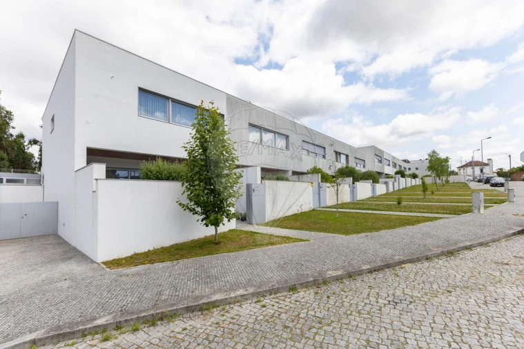 Moradia T3 para Venda em Nogueira e Silva Escura Foto 4