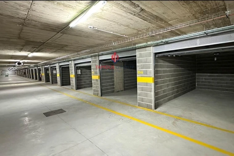 Garagem para Venda em Portimão Foto 1