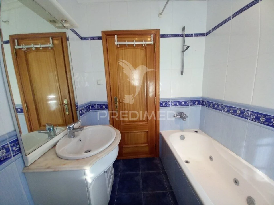 Moradia T5 para Venda em Santo Isidoro Foto 19