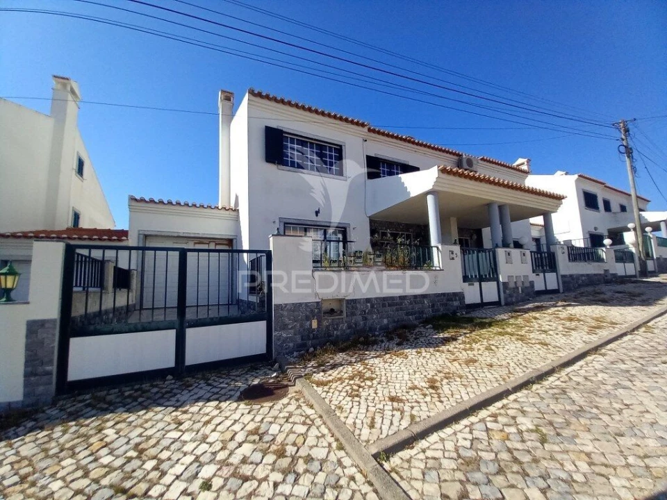 Moradia T5 para Venda em Santo Isidoro Foto 7