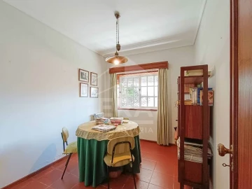 Moradia T5 para Venda em Eixo e Eirol