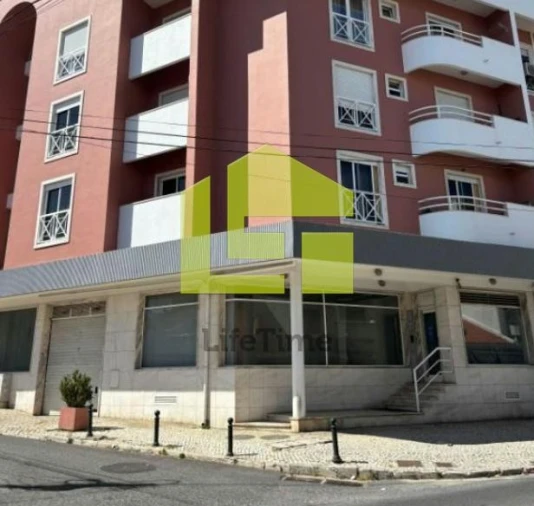 Loja para Venda em Vialonga Foto 1