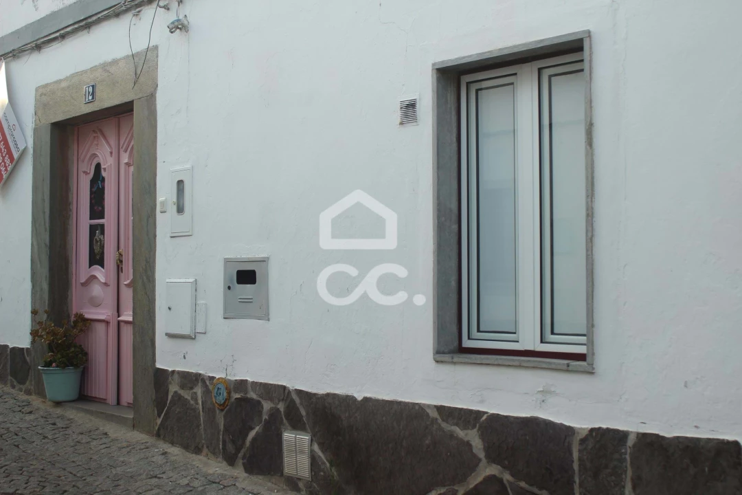 Moradia T4 para Venda em Mourão Foto 2