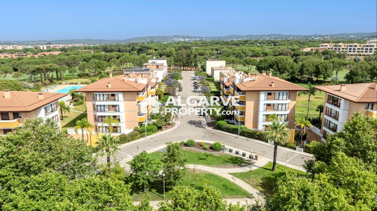 Moradia T5 para Venda em Quarteira Foto 7