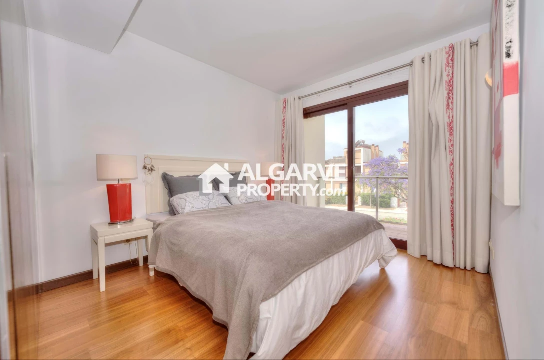 Moradia T5 para Venda em Quarteira Foto 14