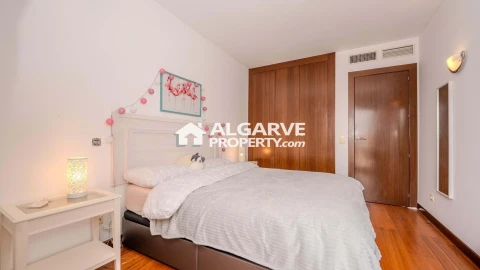 Moradia T5 para Venda em Quarteira