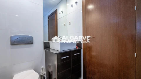 Moradia T5 para Venda em Quarteira