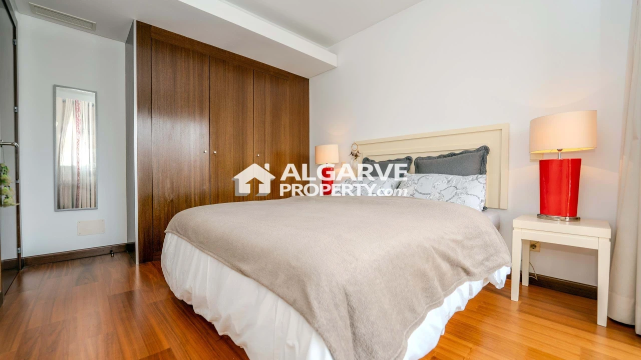 Moradia T5 para Venda em Quarteira Foto 24