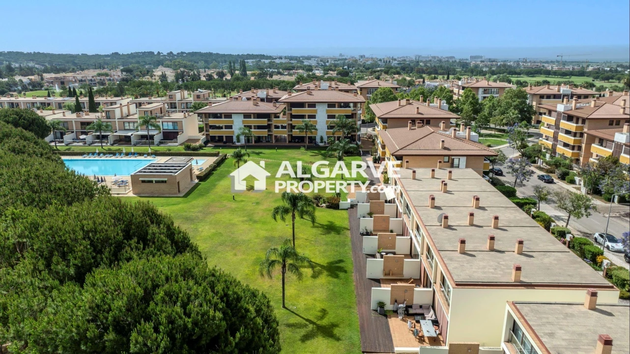 Moradia T5 para Venda em Quarteira Foto 8