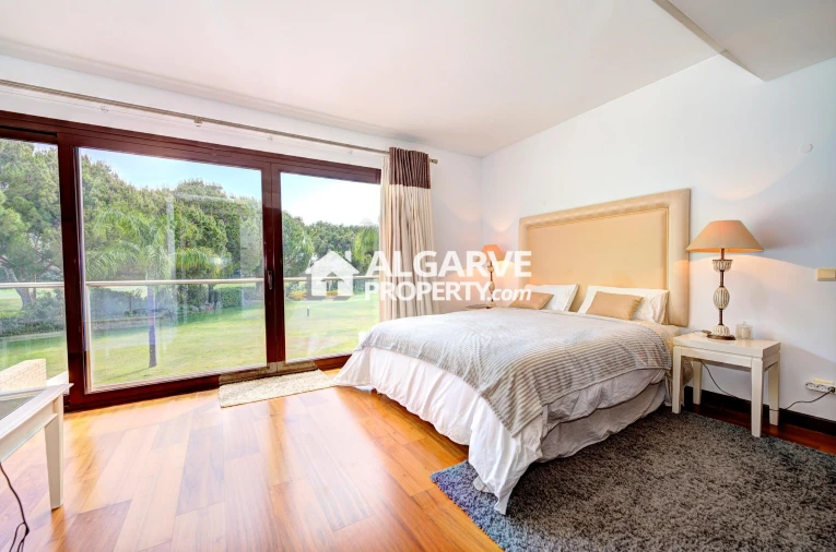 Moradia T5 para Venda em Quarteira Foto 12