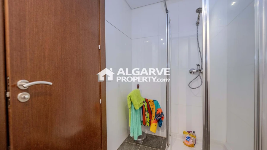 Moradia T5 para Venda em Quarteira Foto 30