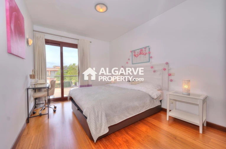 Moradia T5 para Venda em Quarteira Foto 13