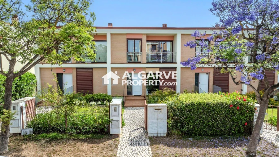 Moradia T5 para Venda em Quarteira Foto 1