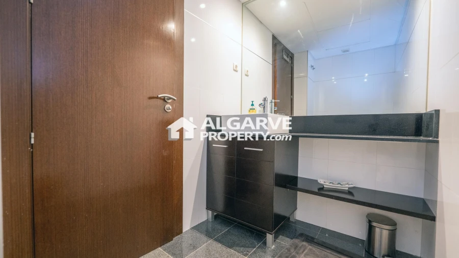 Moradia T5 para Venda em Quarteira Foto 10