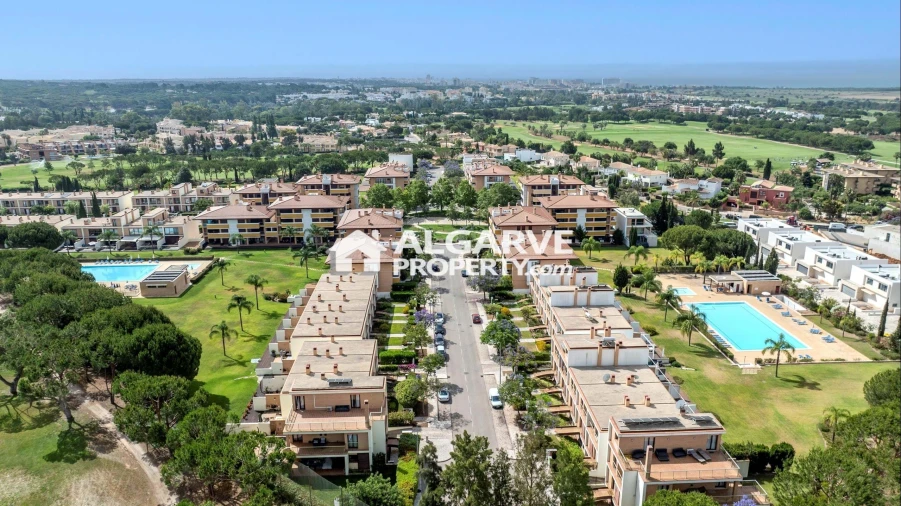 Moradia T5 para Venda em Quarteira Foto 6