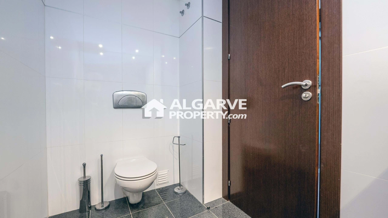 Moradia T5 para Venda em Quarteira Foto 11