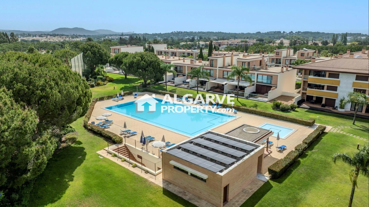 Moradia T5 para Venda em Quarteira Foto 9