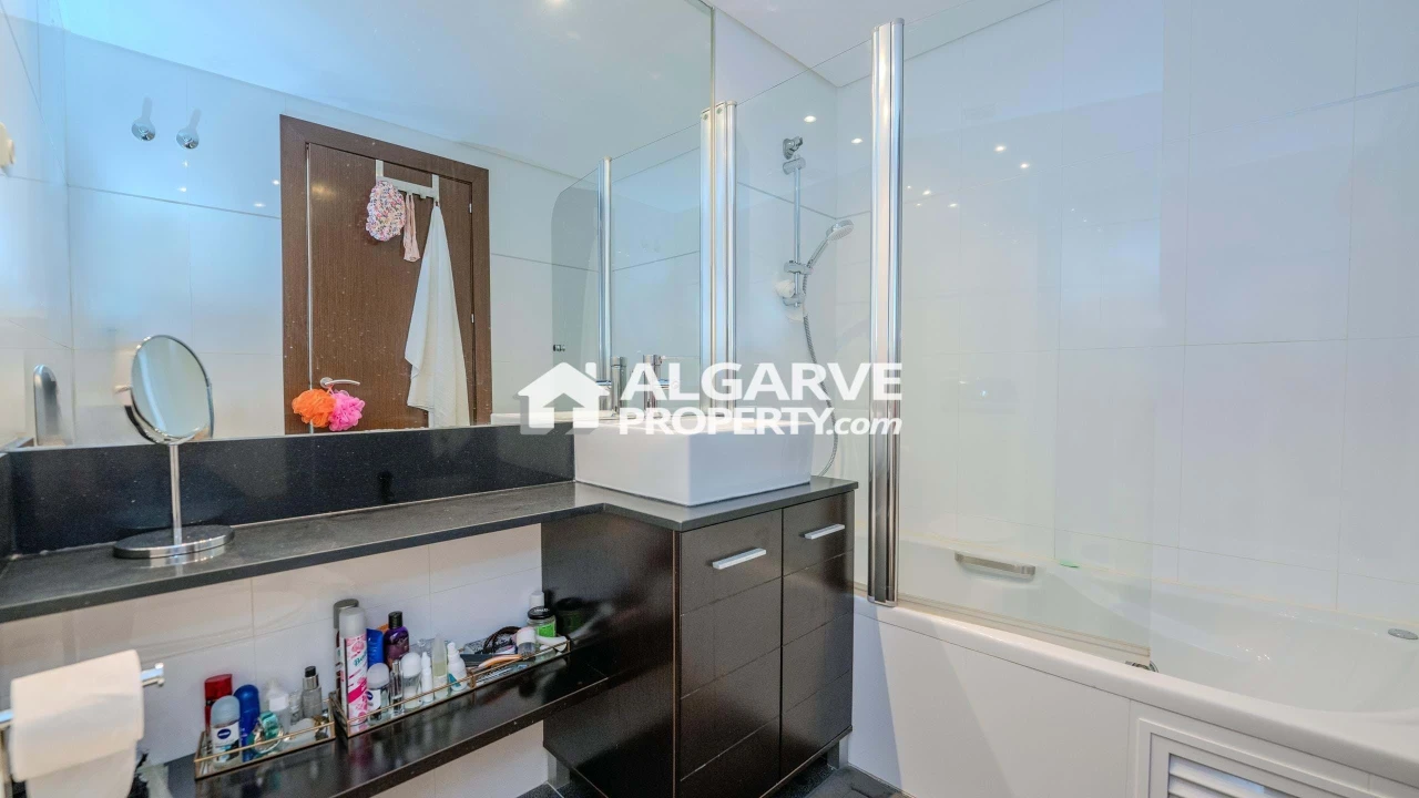 Moradia T5 para Venda em Quarteira Foto 20