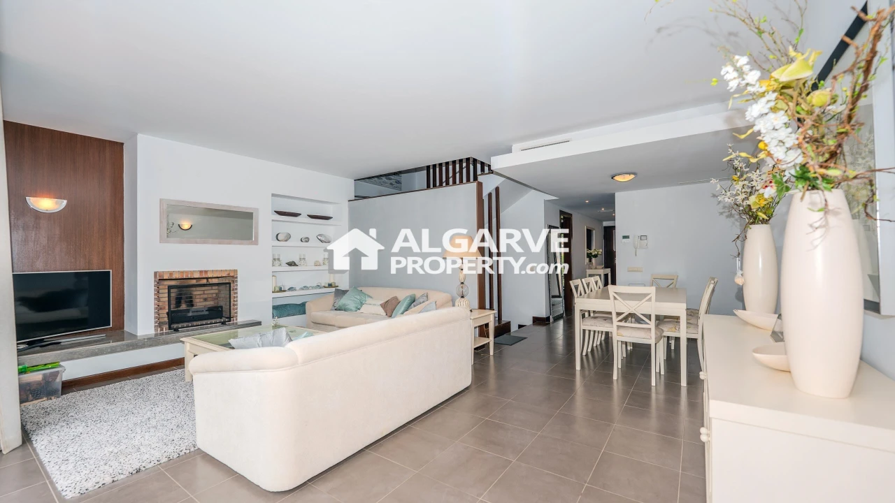 Moradia T5 para Venda em Quarteira Foto 2