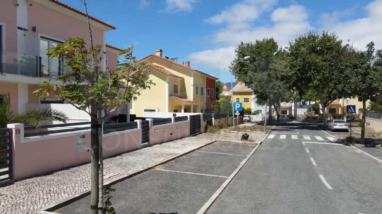 Terreno para Venda em Rio de Mouro Foto 4