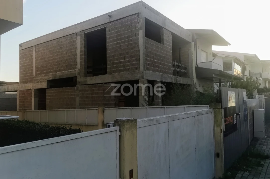 Moradia T3 para Venda em Arcozelo Foto 4