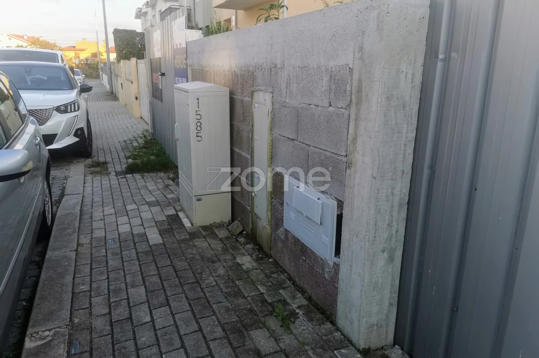 Moradia T3 para Venda em Arcozelo Foto 49