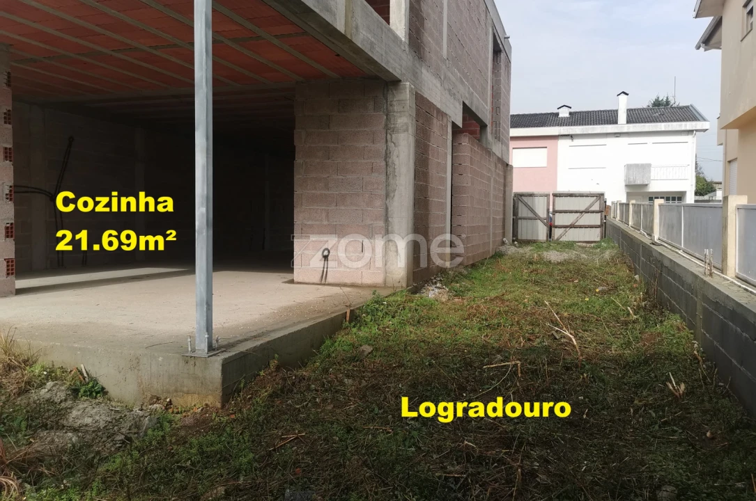 Moradia T3 para Venda em Arcozelo Foto 21