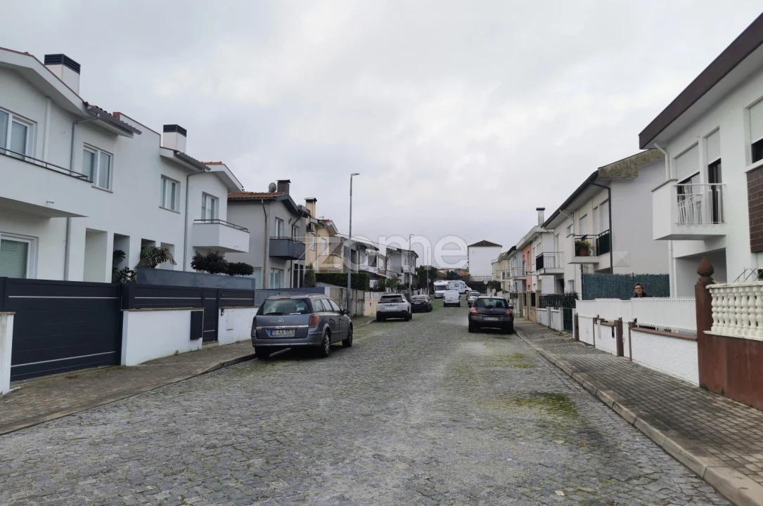 Moradia T3 para Venda em Arcozelo Foto 51