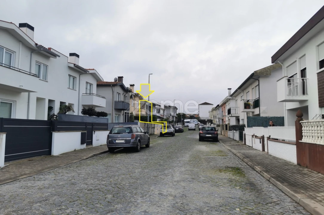 Moradia T3 para Venda em Arcozelo Foto 52