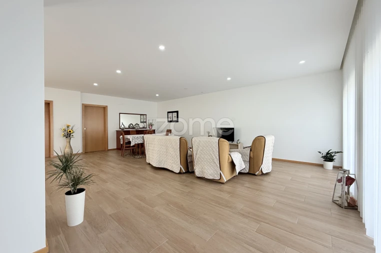 Moradia T4 para Venda em Este (São Pedro e São Mamede) Foto 8