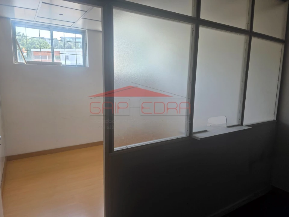 Loja para Venda em Creixomil Foto 8