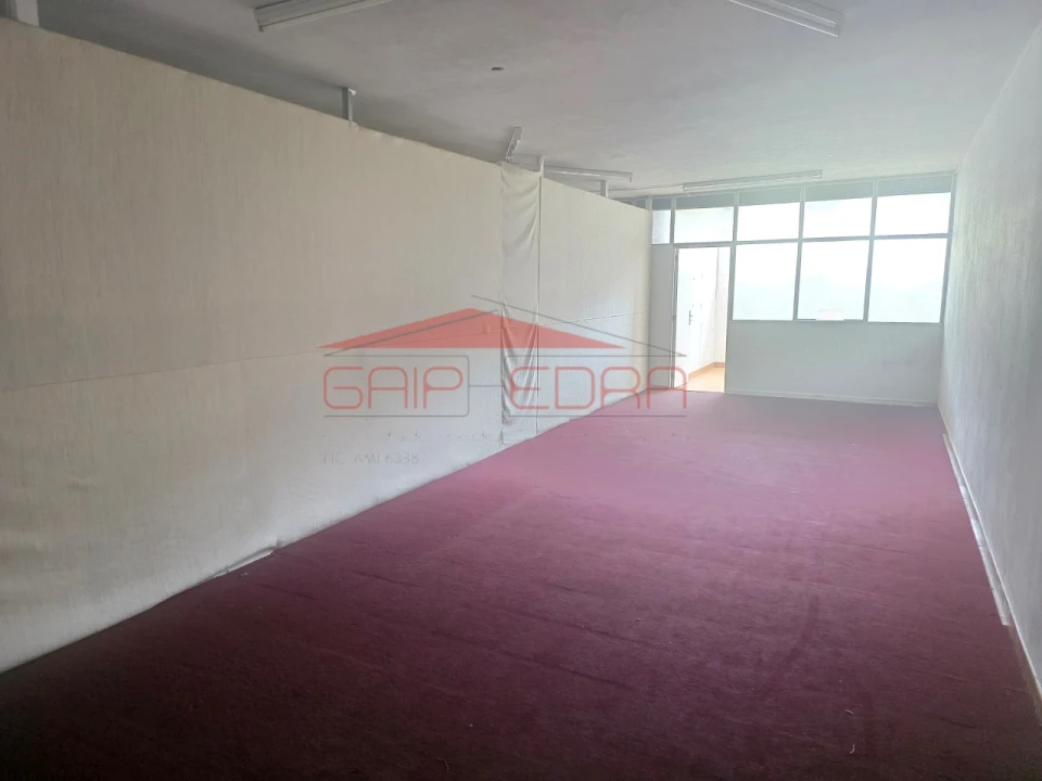 Loja para Venda em Creixomil Foto 6