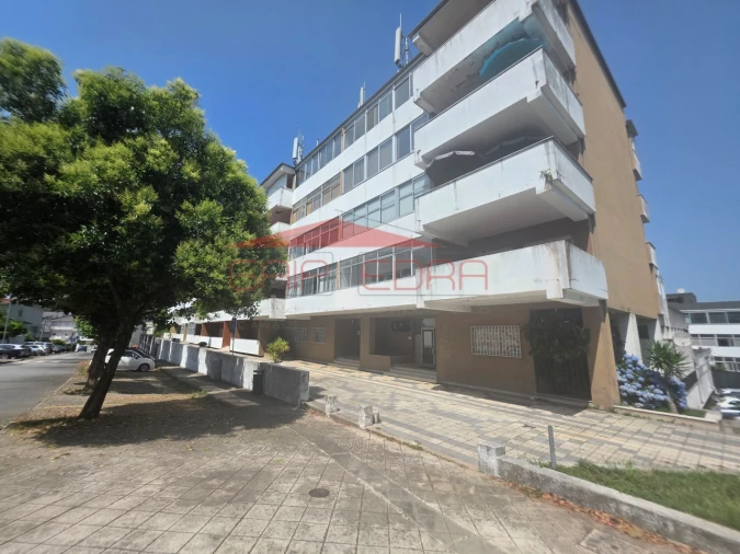 Loja para Venda em Creixomil Foto 1