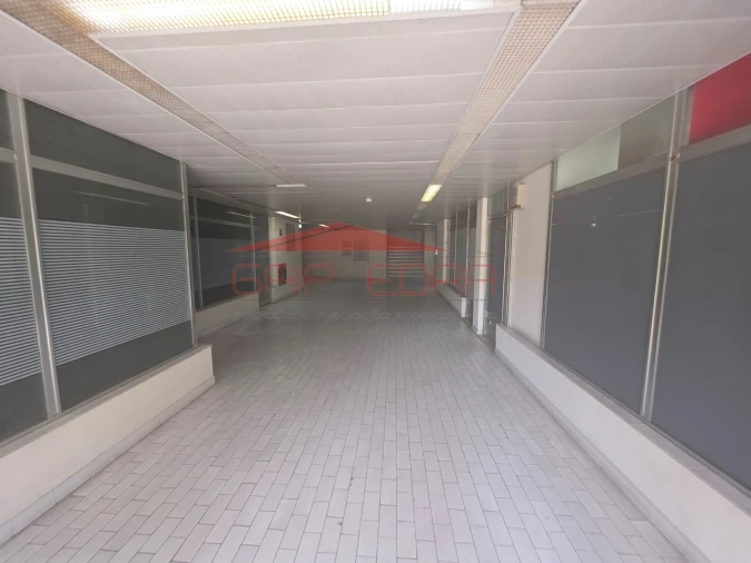 Loja para Venda em Creixomil Foto 3