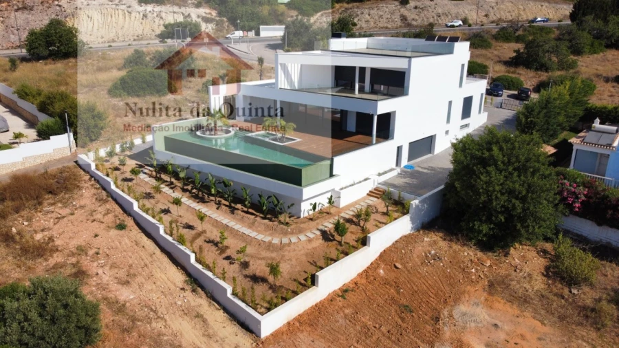 Moradia T5 para Venda em Albufeira e Olhos de Água Foto 3