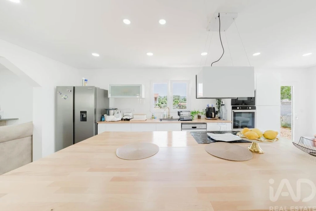 Moradia T4 para Venda em Aguda Foto 3