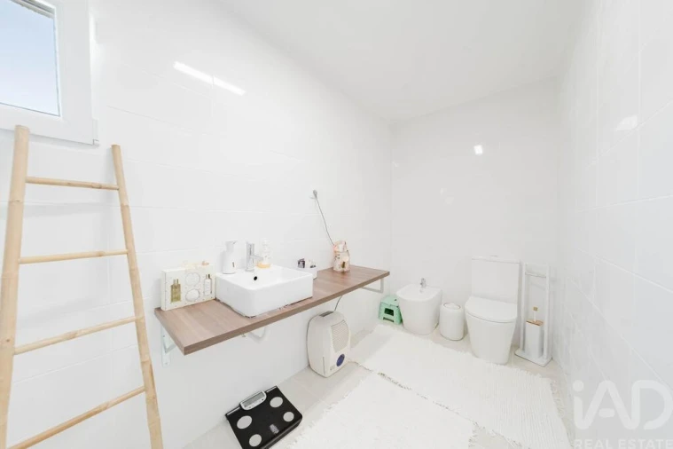 Moradia T4 para Venda em Aguda Foto 13