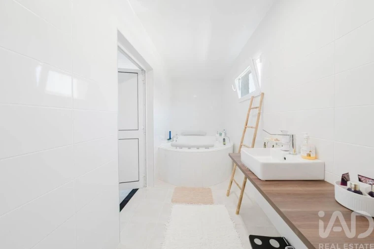 Moradia T4 para Venda em Aguda Foto 14