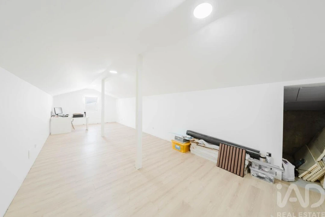 Moradia T4 para Venda em Aguda Foto 19