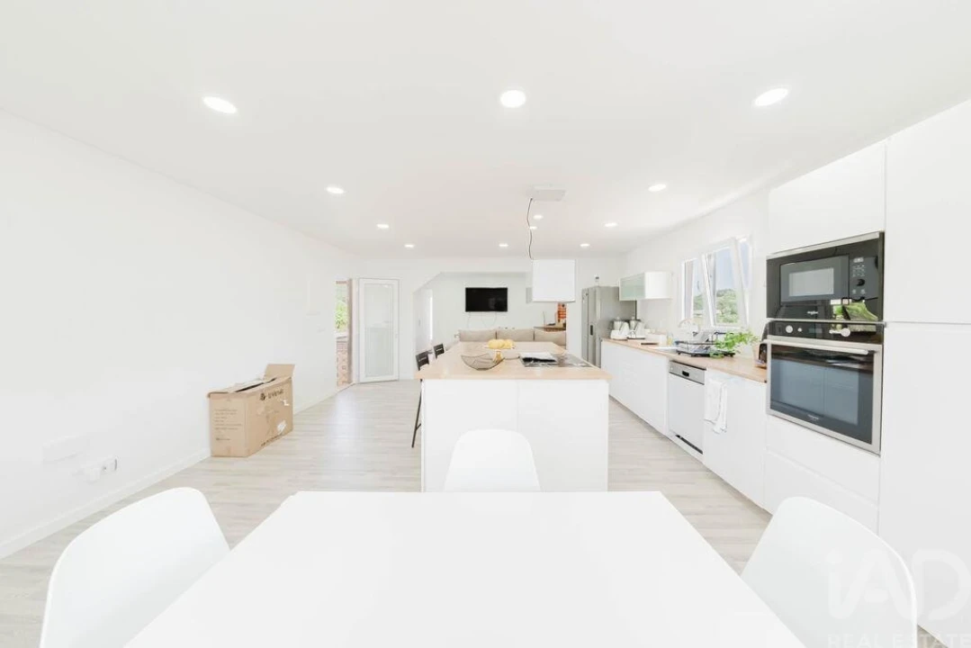 Moradia T4 para Venda em Aguda Foto 3